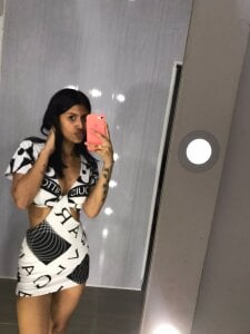 _18_laura Public Pic 5