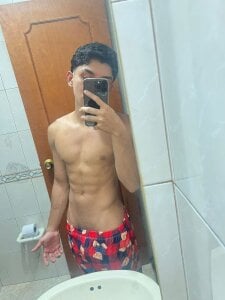 Check in bathroom od _TaylorBlack  4 snímek