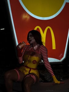 miaa_khalifaa I'm Lovin' It🍟🤡🔥👻 Pic 9