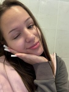 DarlineHendry Cute glasses Pic 2