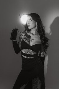 MilaLawrence Focus on me Pic