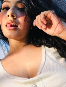 Sara_Noa with my cell phone Pic 7