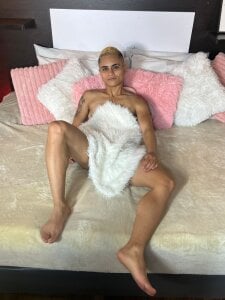 Liiamthompson Fall in love with my flaws Immagine  6