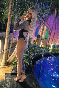 TiffanyMaze Zoomed in on the smile that only shows up when you’re around 😍 사진 5