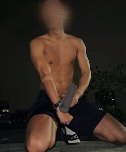 black_xun 野裸public Pic 3