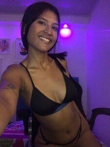 _18_laura Happy new year 2025 Pic