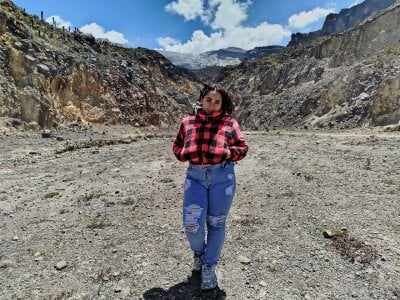 Ayla_martinez Visiting a snowy 🙉 Photo 7