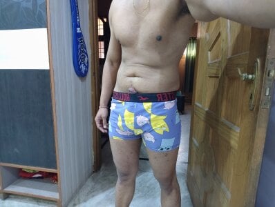 13horny13 Public Pic 2