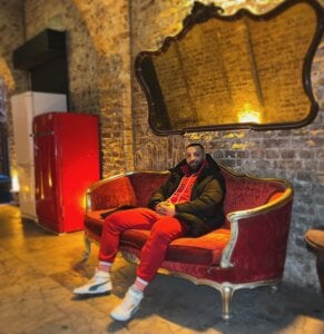 Barcelona, Dubai, Napales, Pompeii, Rome, Corfu, Turkey, Thassos , Budapest, Jordan ,Albany, de MasculineGuy99  7 photos