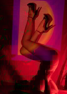 KimUrdanetaa heels and legs Pic