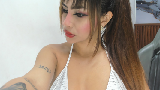 Holly_22 Public Pic 3