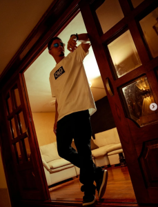 <3 de Kratoswolf  2 Imagens