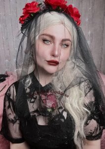 Wounded_Goddess_ Wounded Goddess 🩸 Pic 4