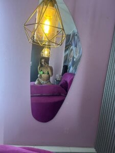 arya_alaya_cr PINK ROOM Pic 3