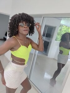 🕶️🌴 de puca_ebony  2 photos