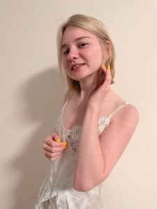 OdelinaFicken in white dress Pic 9