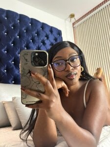 YallianaBrooks Sexy lingierie 🤍 Foto 2