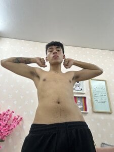 Willow_Pearl HANDSOME GUY READY TO ENJOY Pic 2