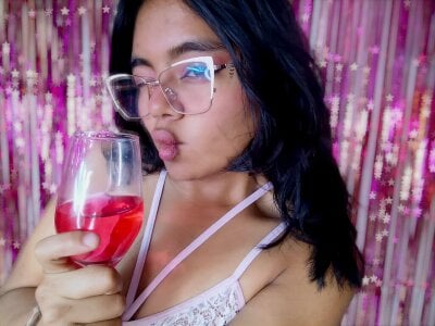 luna_velveth my young face😋 Pic 5