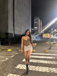 ScarlettVell A QUIET WALK Billede