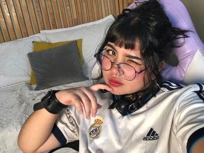 Zara_Snow I'm not perfect, but I have my charm. Pic 4