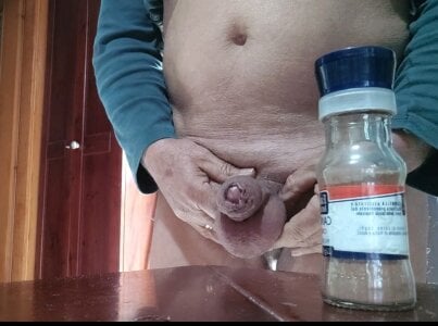 jhonschen's Preparazione e inserimento di bottiglietta ne prepuzio Sex Photo 5