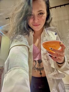 alwayshornyvivi I crafted this moment❤️‍🔥🥂 зображення