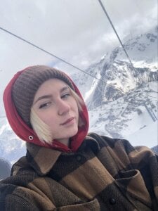 KellySunn Public Pic 3