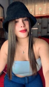 samanta-safiye Public Pic 9