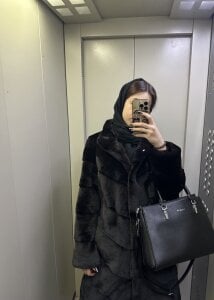 NicolaHulse What are you thinking when you look at me? 💖 Pic 3