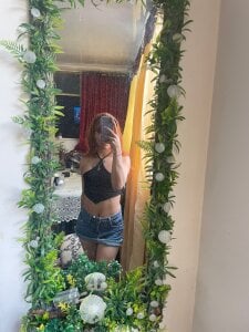 Terra_sunlight i like mirrors 🌵🌷 Pic 3