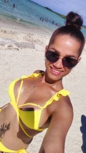 Your diva on the beach🏝️👙 de PINK__LOLA1  4 fotos