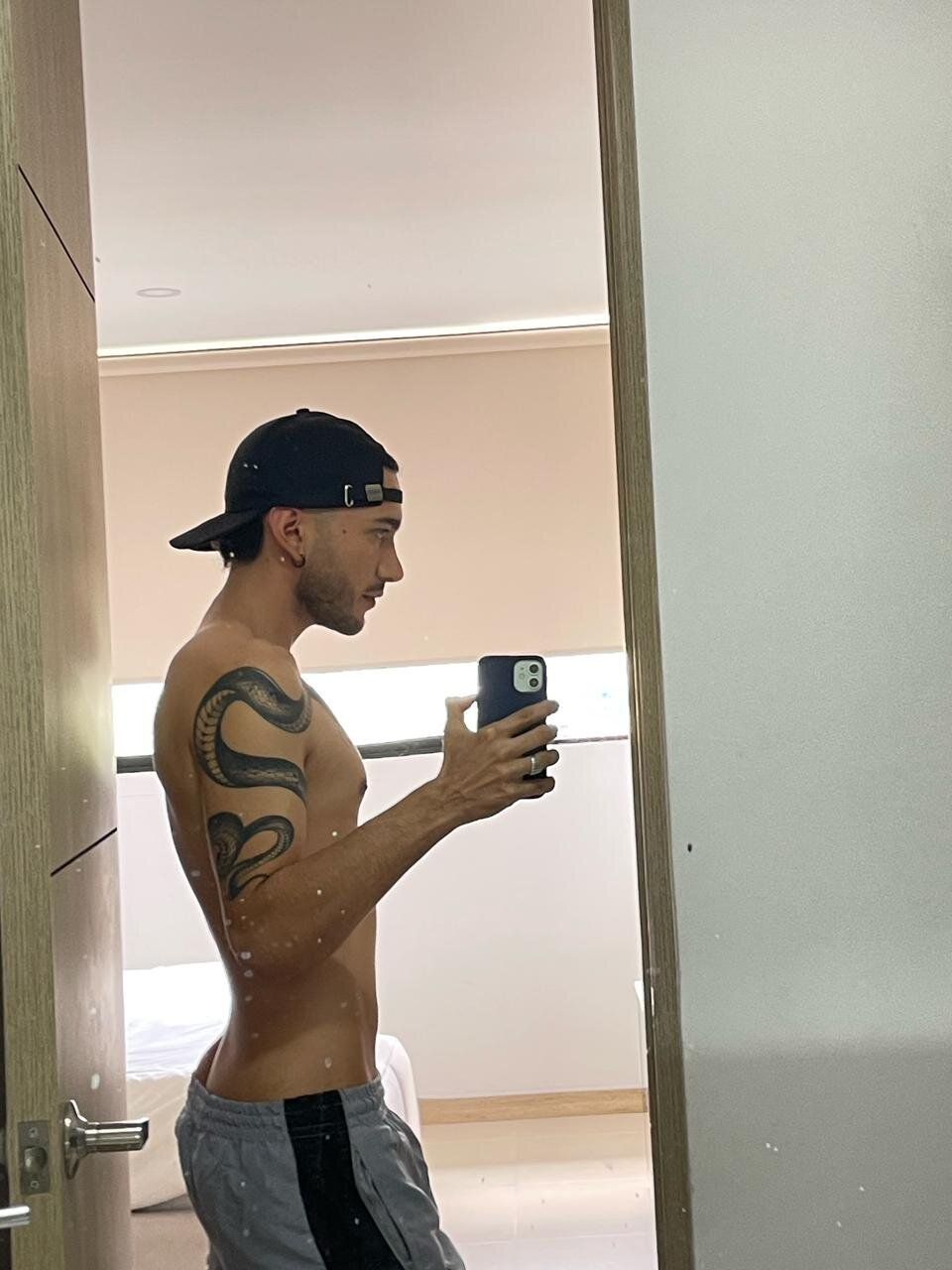 AxelScott Trending Pic 4358