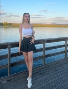 Emma_Plays Public Pic 8