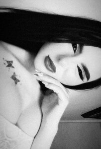 MiaVogel Public Pic 5