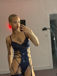 Peaches_UKx Public Pic 9