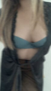 hotladki5 Public Pic 4