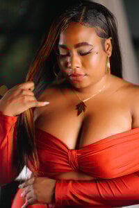 MARA_THOMPSONNのHappy new year!! 🥂💖の 5枚の写真