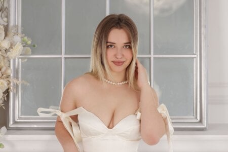 HazelWhityy angel Pic 3