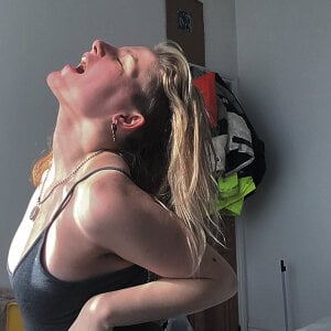 April_LoveUK Public Pic 2