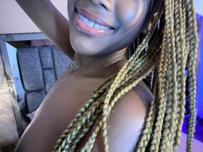 SofiRuiz_ I awaken temptations… want to find out? 😈🍒😍 Pic 2