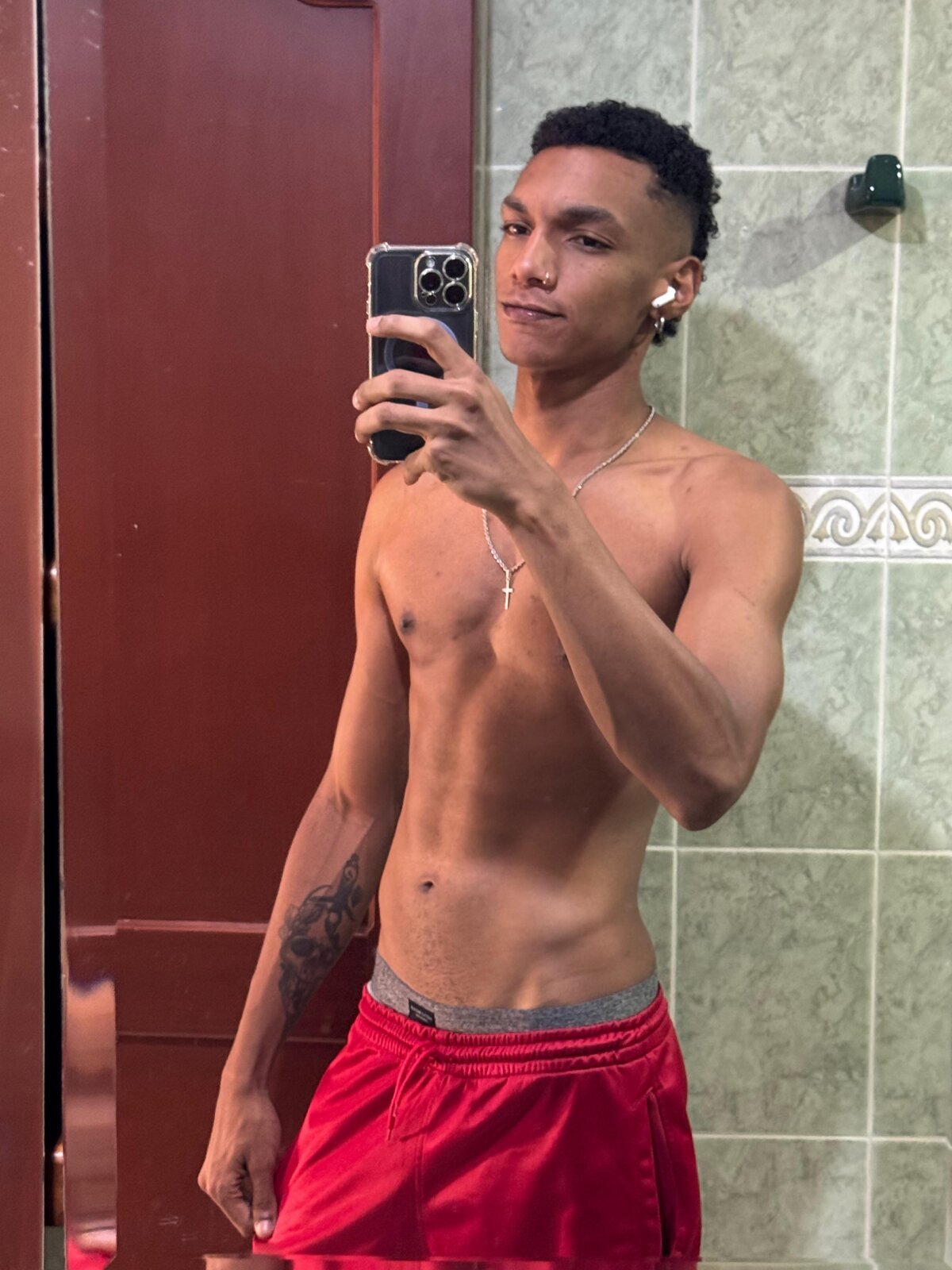 Foto em tendência de JulienSaint 4856