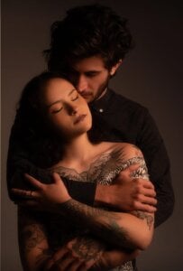 Loggan_donnelly my queen Hình 7