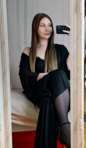 Dianaa_Roseinnocent eyes , innocent lips , innocent body Bild 2