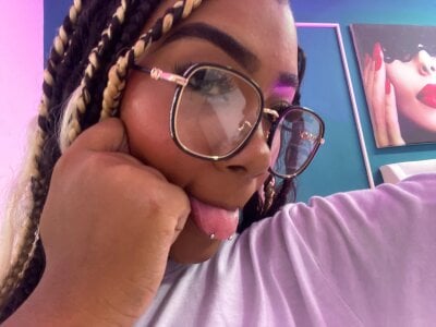 EmmaCourth 🌷 Just Me Pic 4