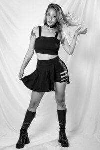 zoe_taylorr1 something more artistic Pic 2