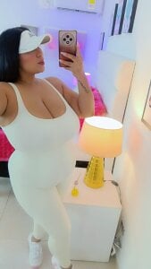 JoslinEvans 🌈Real curves, real attraction Foto 5