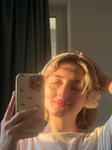 Emily_lyy Public Gambar 2