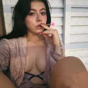 GabriellaManhaesSmoking fetish 💨✨🌇 Bild