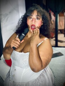 pervert_extrabigboobs Do you want to try out my toy?🍆 Bilde 2